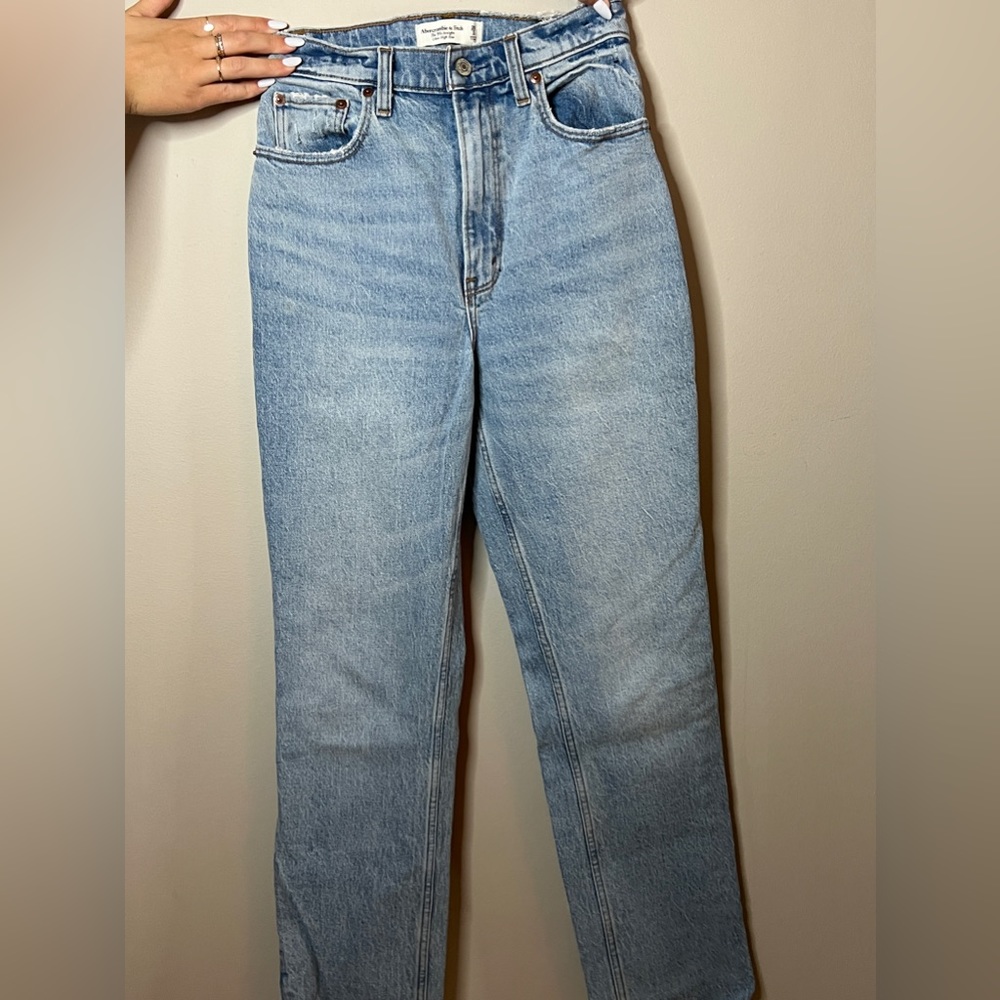 Abercrombie Curve Love Ultra High Rise 90s Straight Jean